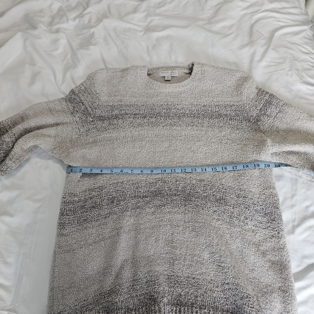 Barefoot Dreams Men's Cream and Gray Crewneck Sweater
